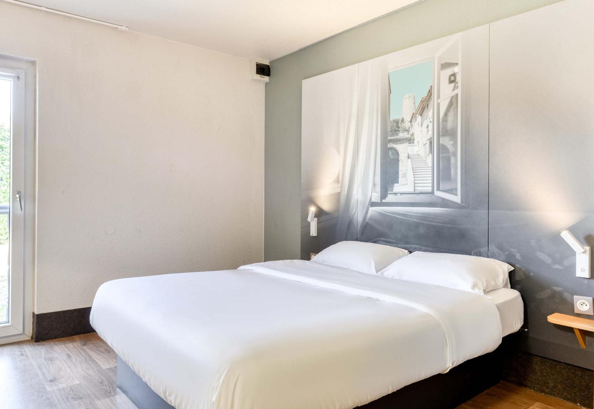 1 Hotel
